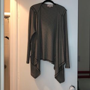 Philosophy top with hood and pockets